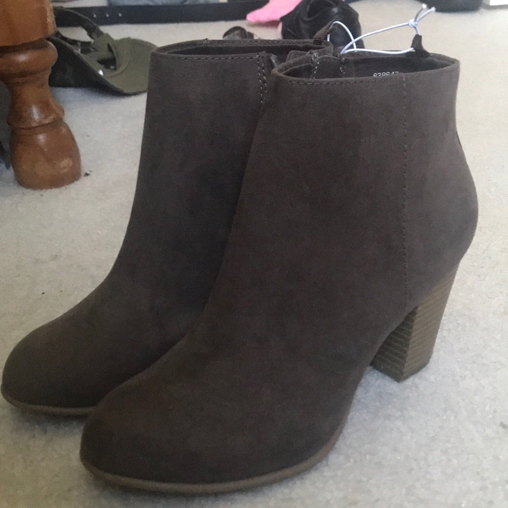 NWT! ankle boots